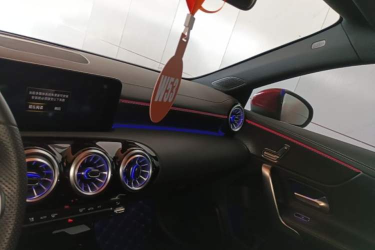 Used Mercedes-Benz A-Class 2022 Revised Version A 200 L Sport Sedan Fashionable Style Center Console