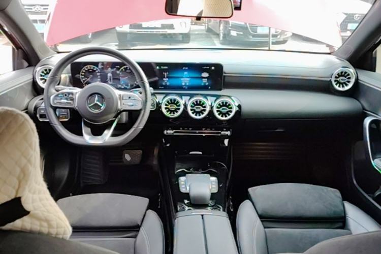 Used Mercedes-Benz A-Class 2022 Second Facelift A 200 L Sport Sedan Fashion Version Center Console
