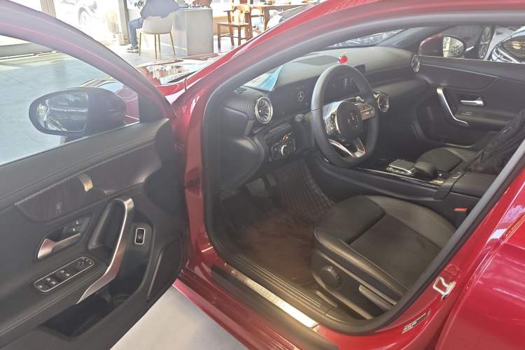 Used Mercedes-Benz A-Class 2022 Second Facelift A 200 L Sport Sedan Fashion Version Driver Seat