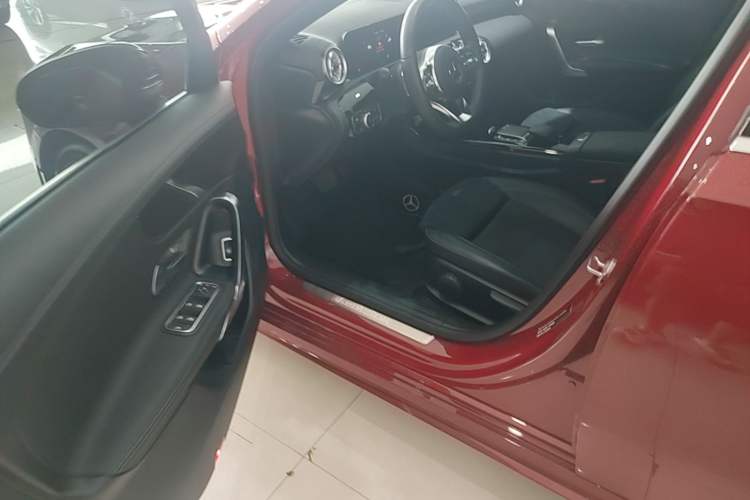 Used Mercedes-Benz A-Class 2022 Second Facelift A 200 L Sport Sedan Fashion Version Driver Seat