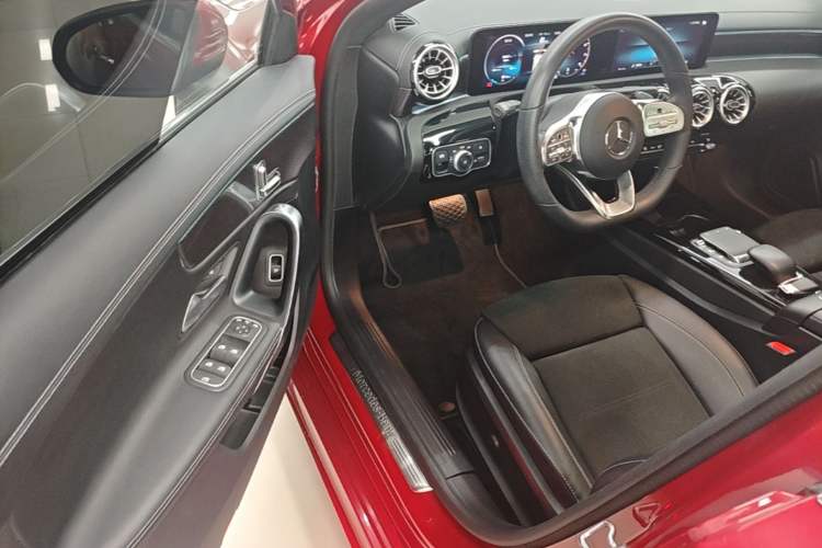 Used Mercedes-Benz A-Class 2022 Revised Version A 200 L Sport Sedan Fashionable Style Driver Seat