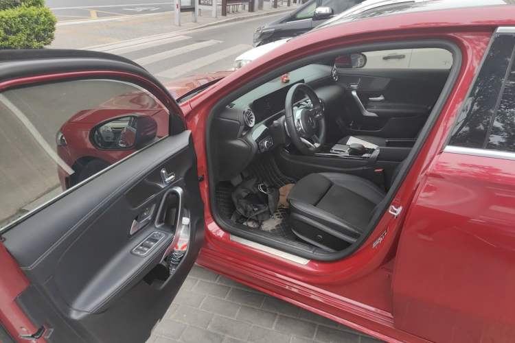 Used Mercedes-Benz A-Class 2022 Revised Version A 200 L Sport Sedan Fashionable Style Driver Seat
