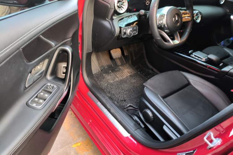 Used Mercedes-Benz A-Class 2022 Second Facelift A 200 L Sport Sedan Fashion Version Driver Seat