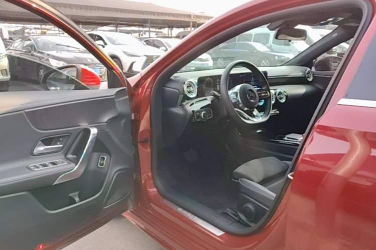 Used Mercedes-Benz A-Class 2022 Second Facelift A 200 L Sport Sedan Fashion Version Driver Seat