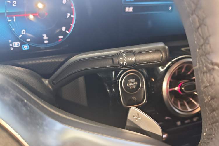 Used Mercedes-Benz A-Class 2022 Second Facelift A 200 L Sport Sedan Fashion Version Gear Lever