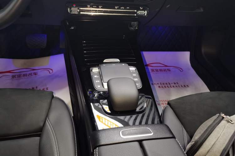Used Mercedes-Benz A-Class 2022 Revised Version A 200 L Sport Sedan Fashionable Style Gear Lever
