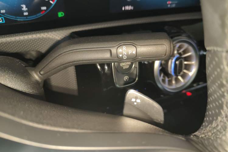 Used Mercedes-Benz A-Class 2022 Revised Version A 200 L Sport Sedan Fashionable Style Gear Lever