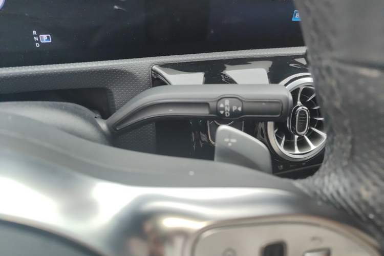 Used Mercedes-Benz A-Class 2022 Revised Version A 200 L Sport Sedan Fashionable Style Gear Lever