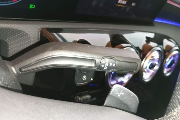 Used Mercedes-Benz A-Class 2022 Revised Version A 200 L Sport Sedan Fashionable Style Gear Lever