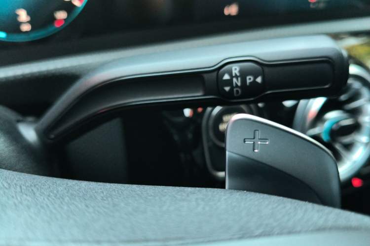 Used Mercedes-Benz A-Class 2022 Second Facelift A 200 L Sport Sedan Fashion Version Gear Lever