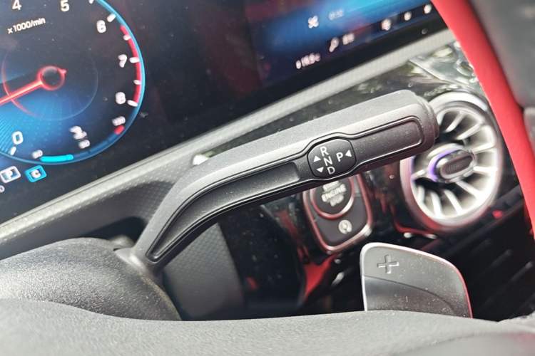 Used Mercedes-Benz A-Class 2022 Revised Version A 200 L Sport Sedan Fashionable Style Gear Lever