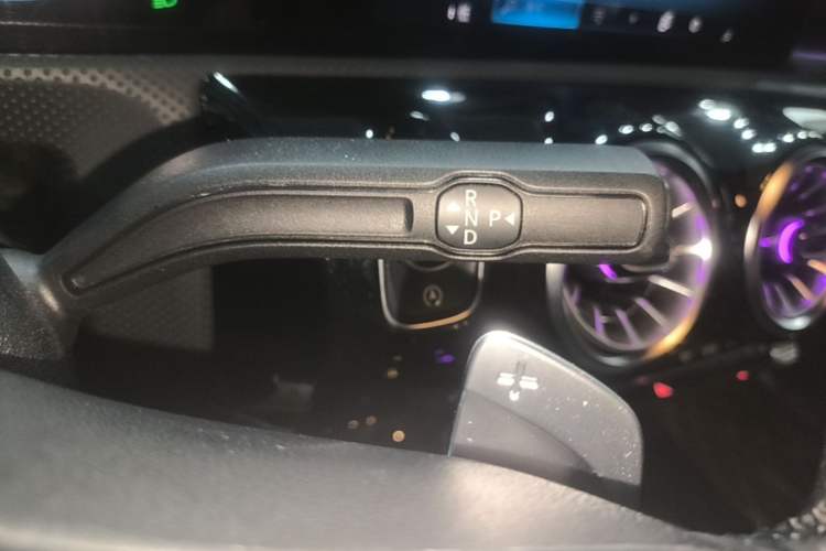 Used Mercedes-Benz A-Class 2022 Revised Version A 200 L Sport Sedan Fashionable Style Gear Lever