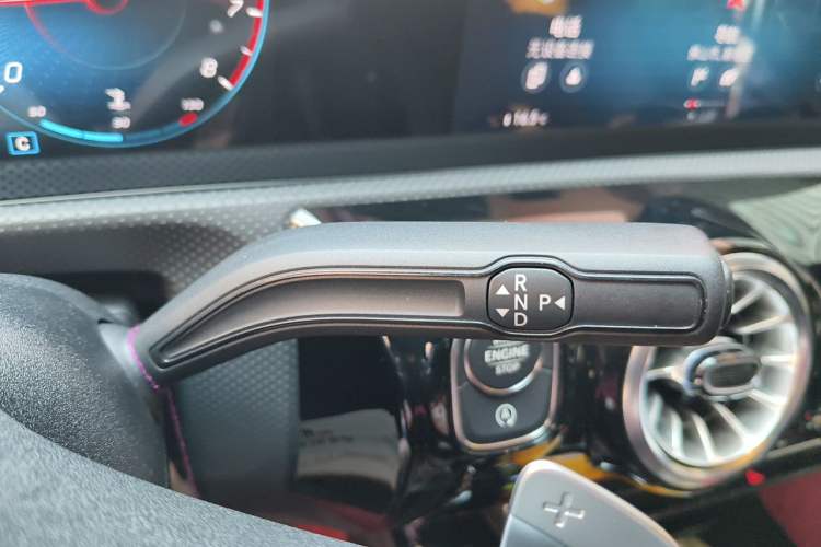 Used Mercedes-Benz A-Class 2022 Revised Version A 200 L Sport Sedan Fashionable Style Gear Lever