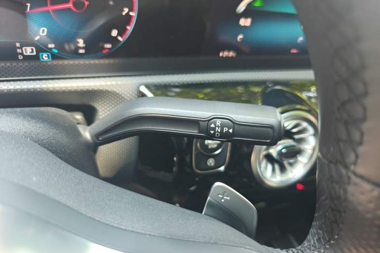 Used Mercedes-Benz A-Class 2022 Second Facelift A 200 L Sport Sedan Fashion Version Gear Lever
