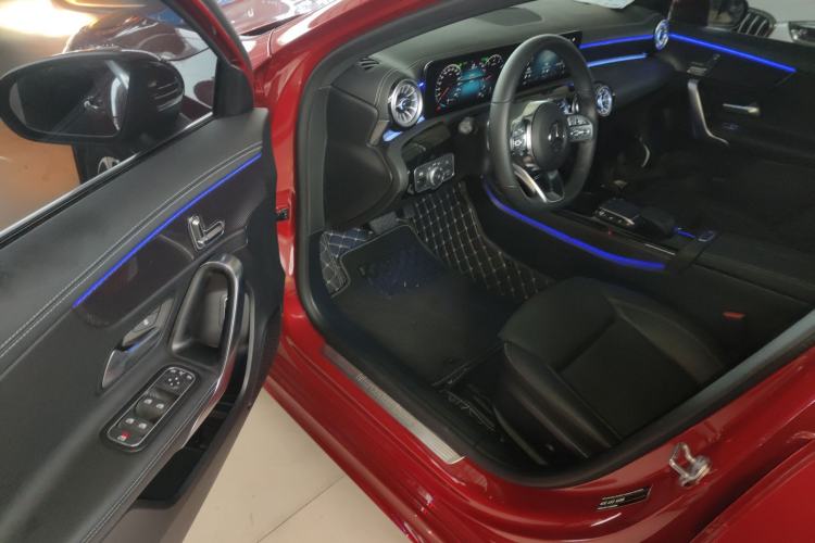 Used Mercedes-Benz A-Class 2022 Revised Version A 200 L Sport Sedan Fashionable Style Interior 3