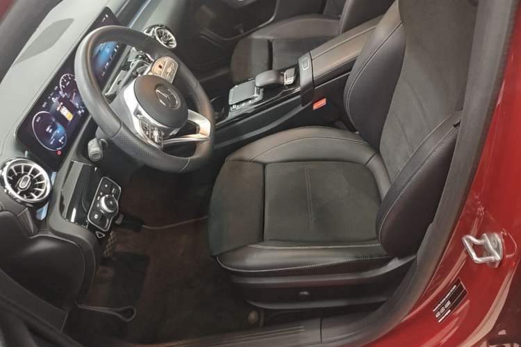 Used Mercedes-Benz A-Class 2022 Revised Version A 200 L Sport Sedan Fashionable Style Left Front Seat