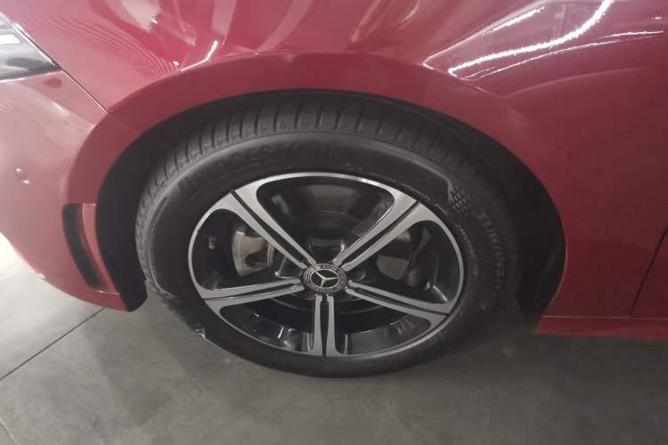 Used Mercedes-Benz A-Class 2022 Revised Version A 200 L Sport Sedan Fashionable Style Left Front Wheel Hub