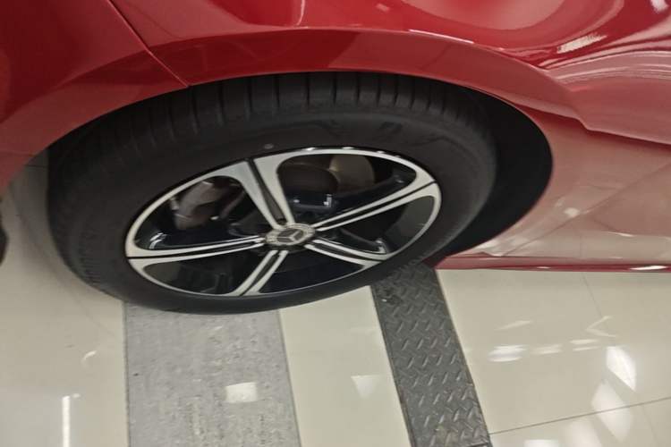 Used Mercedes-Benz A-Class 2022 Revised Version A 200 L Sport Sedan Fashionable Style Left Front Wheel Hub