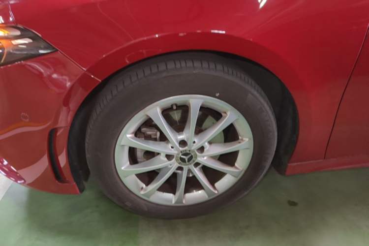 Used Mercedes-Benz A-Class 2022 Restyled A 200 L Sport Sedan Fashion Version Left Front Wheel Hub