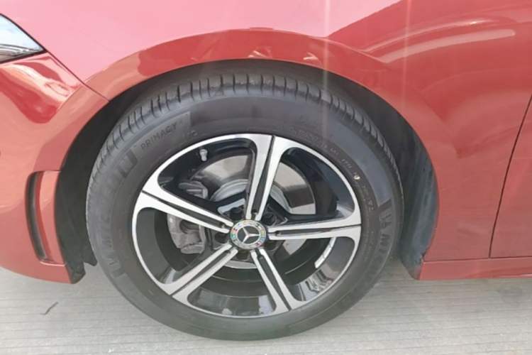 Used Mercedes-Benz A-Class 2022 Second Facelift A 200 L Sport Sedan Fashion Version Left Front Wheel Hub