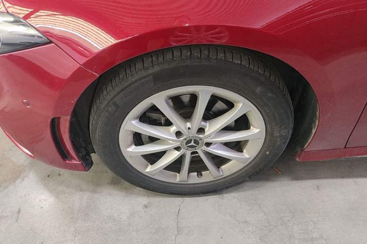 Used Mercedes-Benz A-Class 2022 Restyled A 200 L Sport Sedan Fashion Version Left Front Wheel Hub