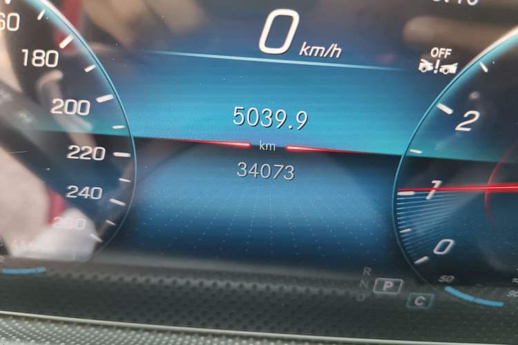 Used Mercedes-Benz A-Class 2022 Revised Version A 200 L Sport Sedan Fashionable Style Odometer Close Up