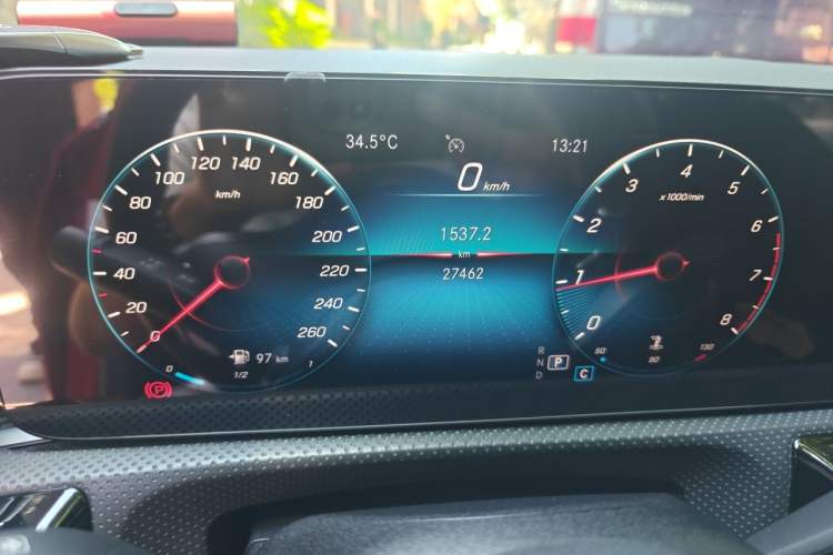 Used Mercedes-Benz A-Class 2022 Second Facelift A 200 L Sport Sedan Fashion Version Odometer Close Up