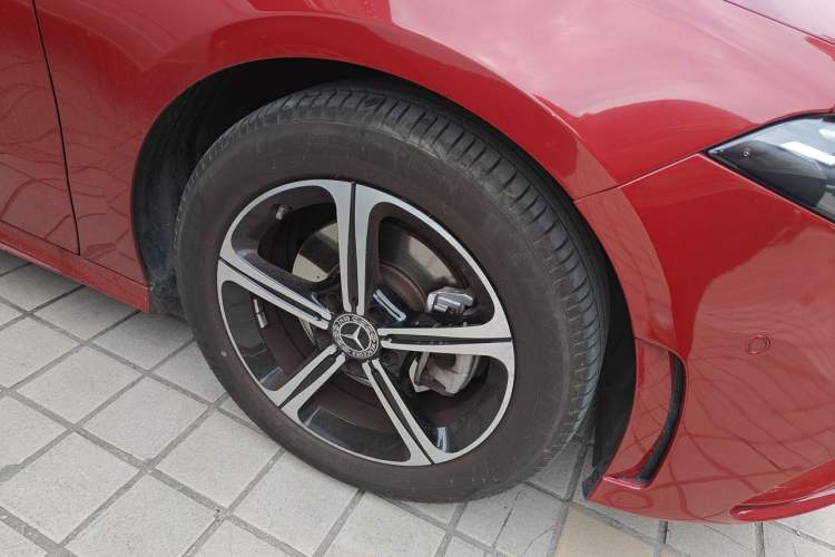 Used Mercedes-Benz A-Class 2022 A 200 L Sport Sedan Fashion Model Right Front Wheel Hub