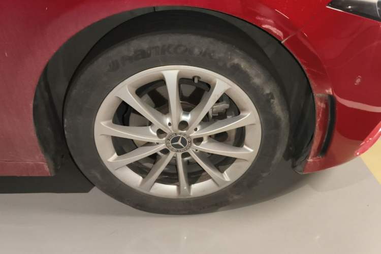 Used Mercedes-Benz A-Class 2022 Restyled A 200 L Sport Sedan Fashion Version Right Front Wheel Hub
