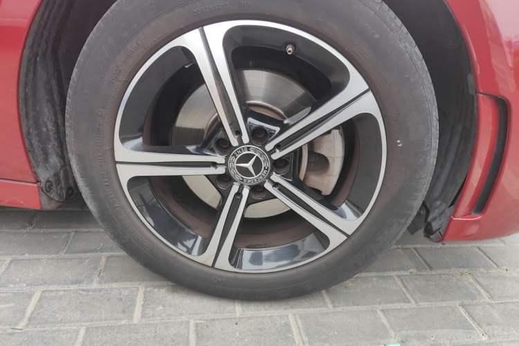 Used Mercedes-Benz A-Class 2022 Revised Version A 200 L Sport Sedan Fashionable Style Right Front Wheel Hub
