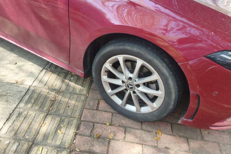 Used Mercedes-Benz A-Class 2022 Restyled A 200 L Sport Sedan Fashion Version Right Front Wheel Hub