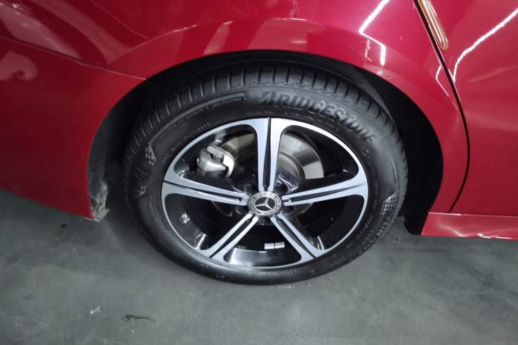 Used Mercedes-Benz A-Class 2022 Revised Version A 200 L Sport Sedan Fashionable Style Right Rear Wheel Hub