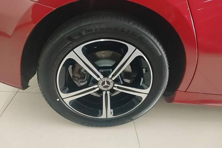 Used Mercedes-Benz A-Class 2022 Second Facelift A 200 L Sport Sedan Fashion Version Right Rear Wheel Hub