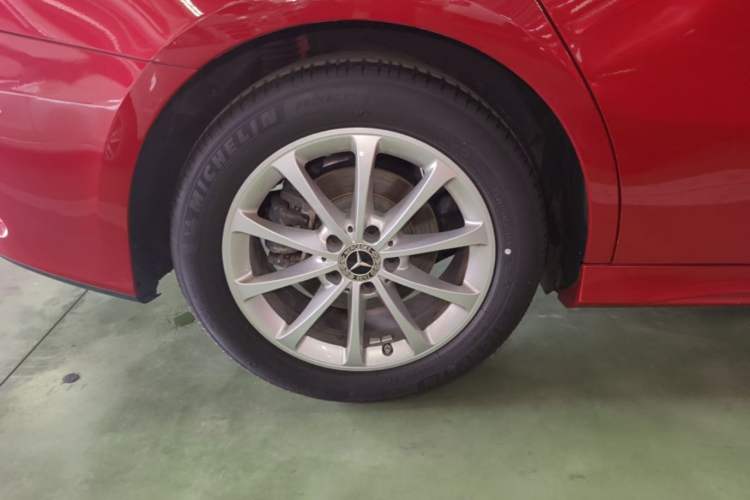 Used Mercedes-Benz A-Class 2022 Restyled A 200 L Sport Sedan Fashion Version Right Rear Wheel Hub