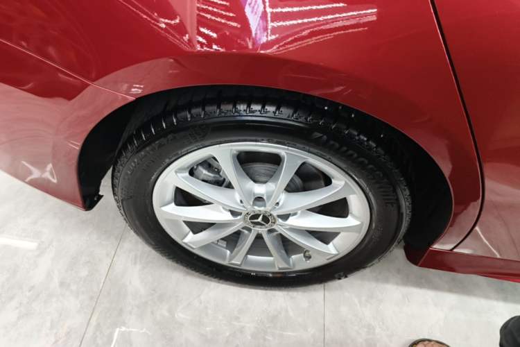 Used Mercedes-Benz A-Class 2022 Restyled A 200 L Sport Sedan Fashion Version Right Rear Wheel Hub
