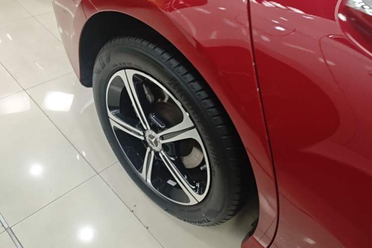 Used Mercedes-Benz A-Class 2022 Revised Version A 200 L Sport Sedan Fashionable Style Right Rear Wheel Hub