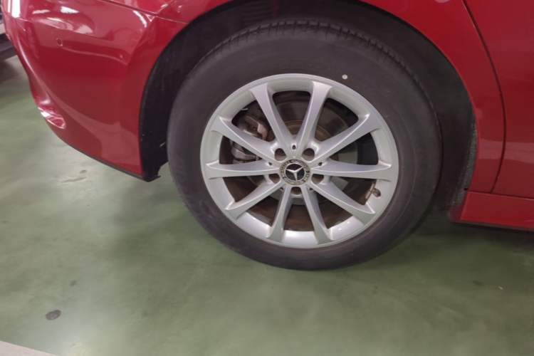 Used Mercedes-Benz A-Class 2022 Restyled A 200 L Sport Sedan Fashion Version Right Rear Wheel Hub