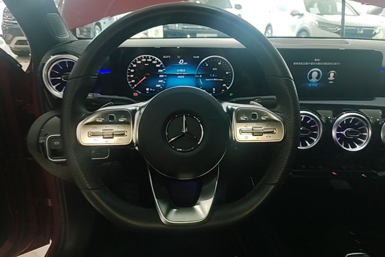 Used Mercedes-Benz A-Class 2022 Second Facelift A 200 L Sport Sedan Fashion Version Steering Wheel