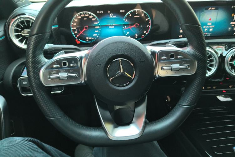 Used Mercedes-Benz A-Class 2022 Second Facelift A 200 L Sport Sedan Fashion Version Steering Wheel