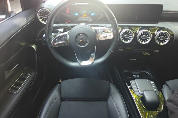 Used Mercedes-Benz A-Class 2022 Second Facelift A 200 L Sport Sedan Fashion Version Steering Wheel