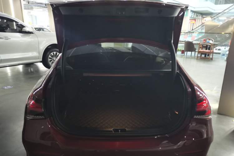 Used Mercedes-Benz A-Class 2022 Revised Version A 200 L Sport Sedan Fashionable Style Trunk