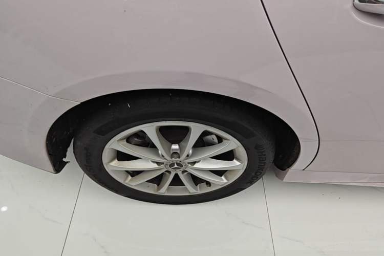 Used Mercedes-Benz A-Class 2022 Restyled A 200 L Sport Sedan Fashion Version Right Rear Wheel Hub