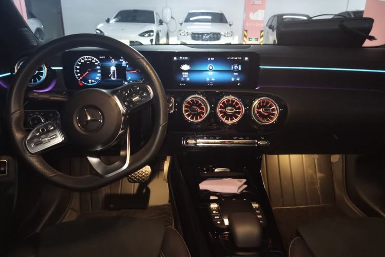 Used Mercedes-Benz A-Class 2022 Revised Version A 200 L Sport Sedan Fashionable Style Center Console