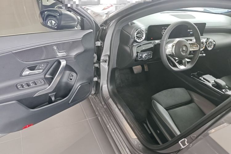 Used Mercedes-Benz A-Class 2022 Revised Version A 200 L Sport Sedan Fashionable Style Driver Seat