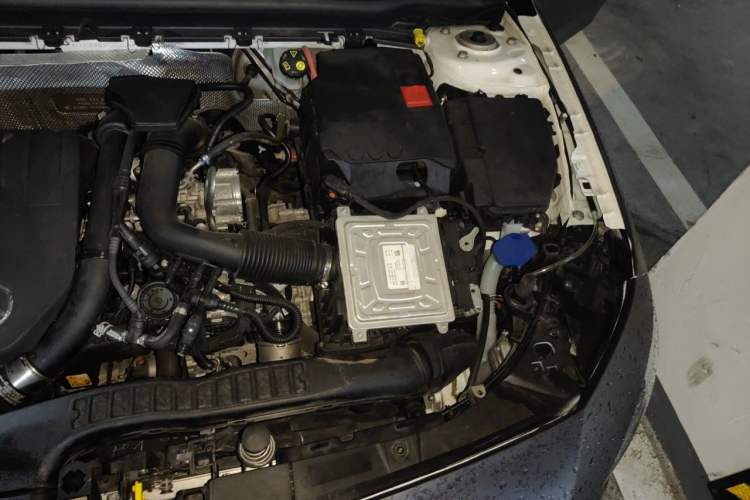 Used Mercedes-Benz A-Class 2022 Revised Version A 200 L Sport Sedan Fashionable Style Engine Bay Left
