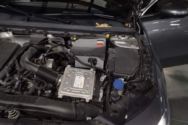 Used Mercedes-Benz A-Class 2022 Revised Version A 200 L Sport Sedan Fashionable Style Engine Bay Left