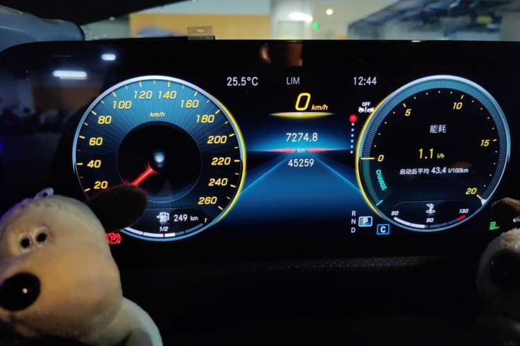 Used Mercedes-Benz A-Class 2022 Revised Version A 200 L Sport Sedan Fashionable Style Odometer Close Up