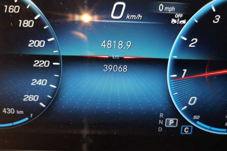 Used Mercedes-Benz A-Class 2022 Revised Version A 200 L Sport Sedan Fashionable Style Odometer Close Up