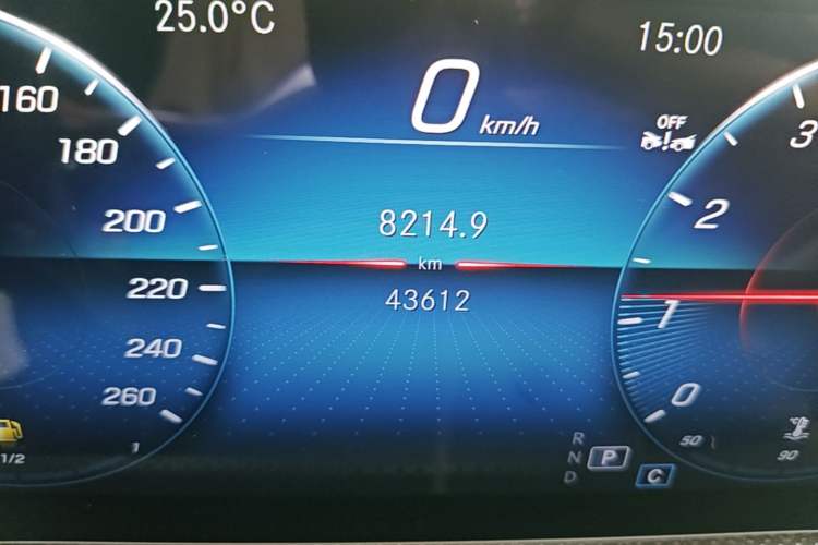 Used Mercedes-Benz A-Class 2022 Revised Version A 200 L Sport Sedan Fashionable Style Odometer Close Up