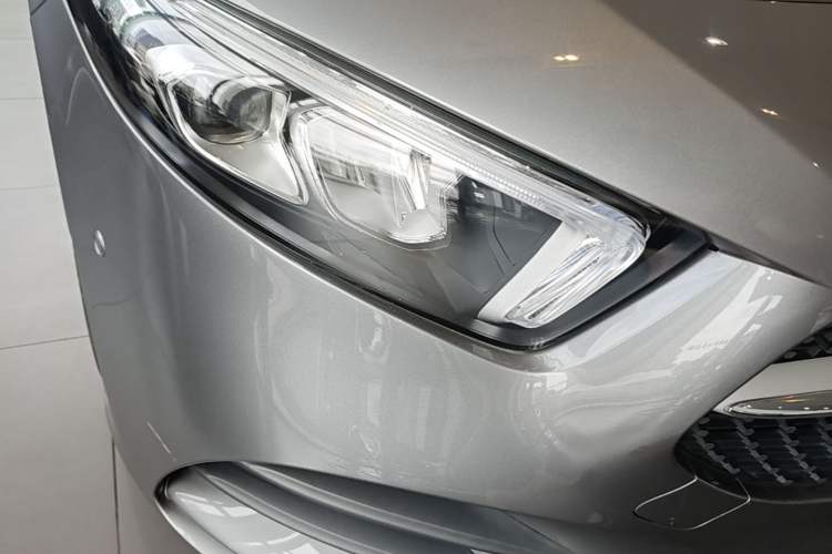 Used Mercedes-Benz A-Class 2022 Revised Version A 200 L Sport Sedan Fashionable Style Right Front Headlight